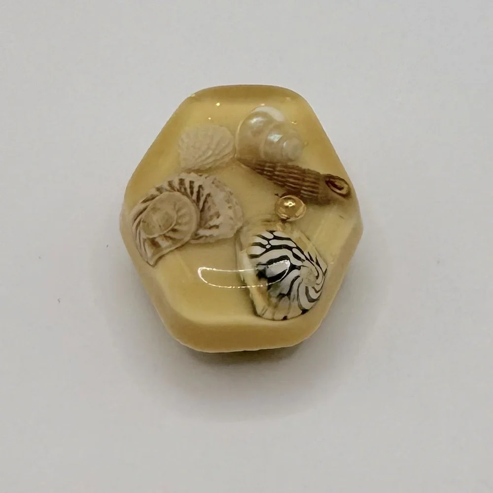 VINTAGE Resin Shell Button Cover - Picture 6 of 14